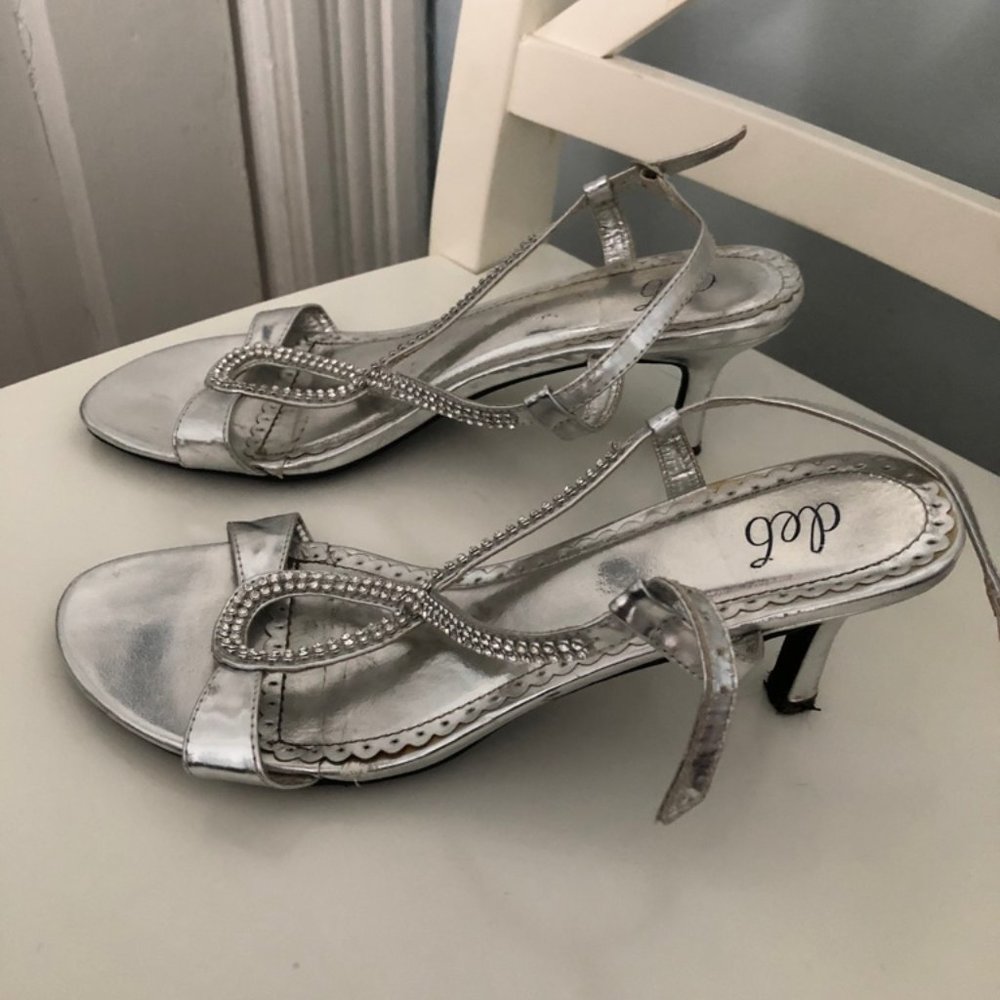 Silver Heels - Picture 2 of 2